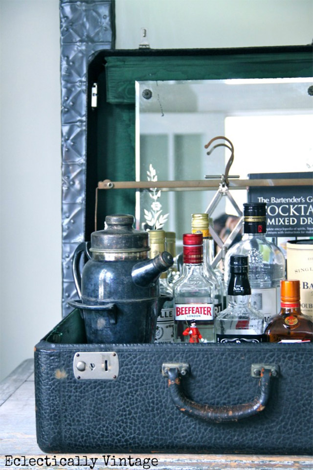 Ideas para decorar con maletas, bar.