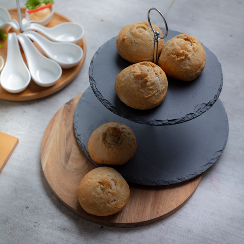 Bandeja de piedra con muffins