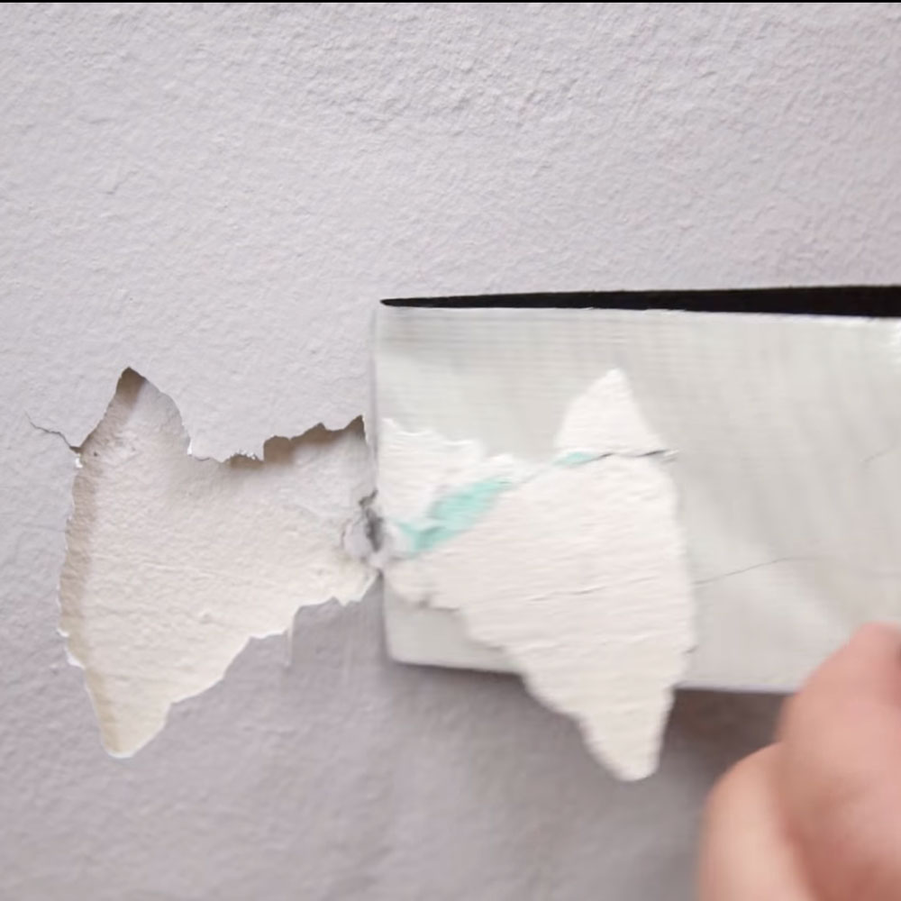 Si sale pintura con la cinta, deberás retirarla con una espátula