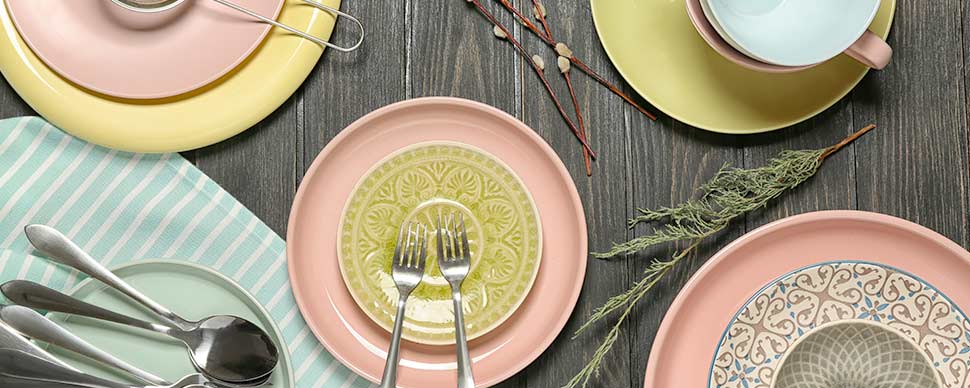 platos de distintos colores