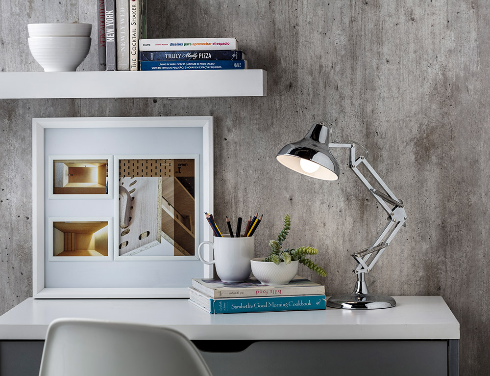 Lámpara flexo para mesa sobre escritorios